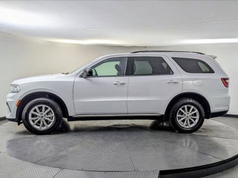 Used 2024 Dodge Durango SXT image 3