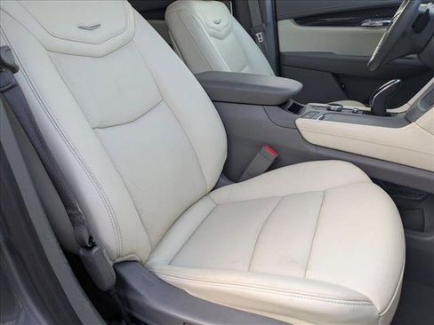 Used 2020 Cadillac XT6 Premium Luxury FWD image 21
