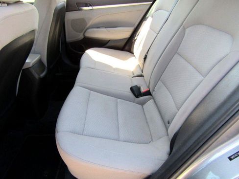 Used 2019 Hyundai Elantra SE FWD image 15
