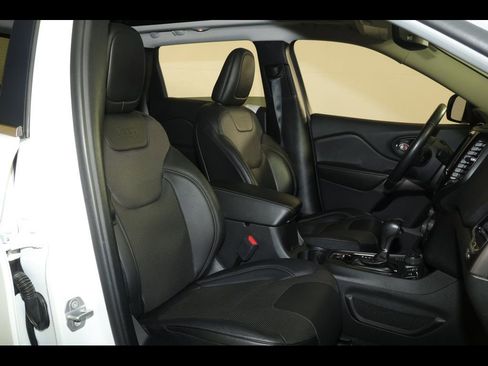 Used 2019 Jeep Cherokee Limited AWD/4WD image 31