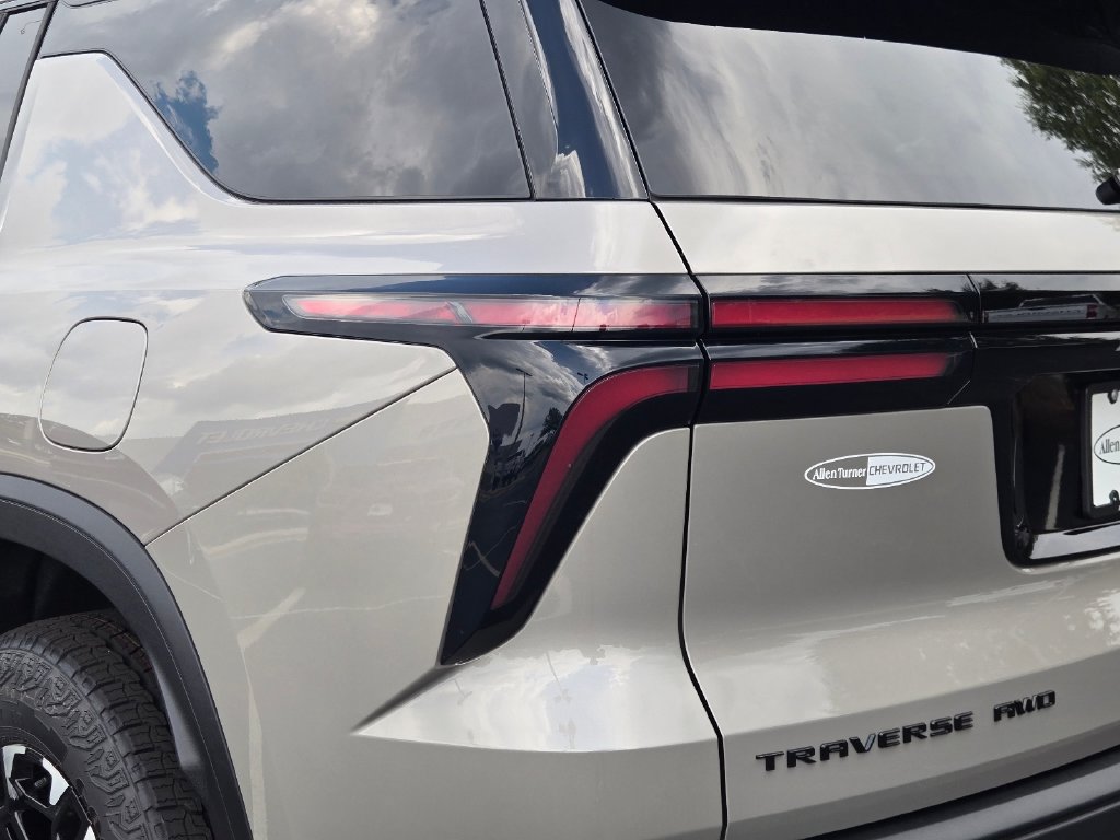 New 2027 Chevrolet Traverse Z71 w/ Enhanced Driving Package AWD/4WD image 9