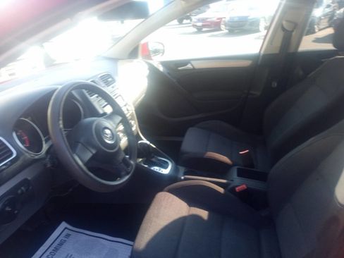 Used 2011 Volkswagen Golf 4-Door image 9