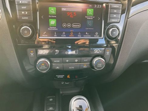 Certified 2022 Nissan Rogue Sport SL image 18