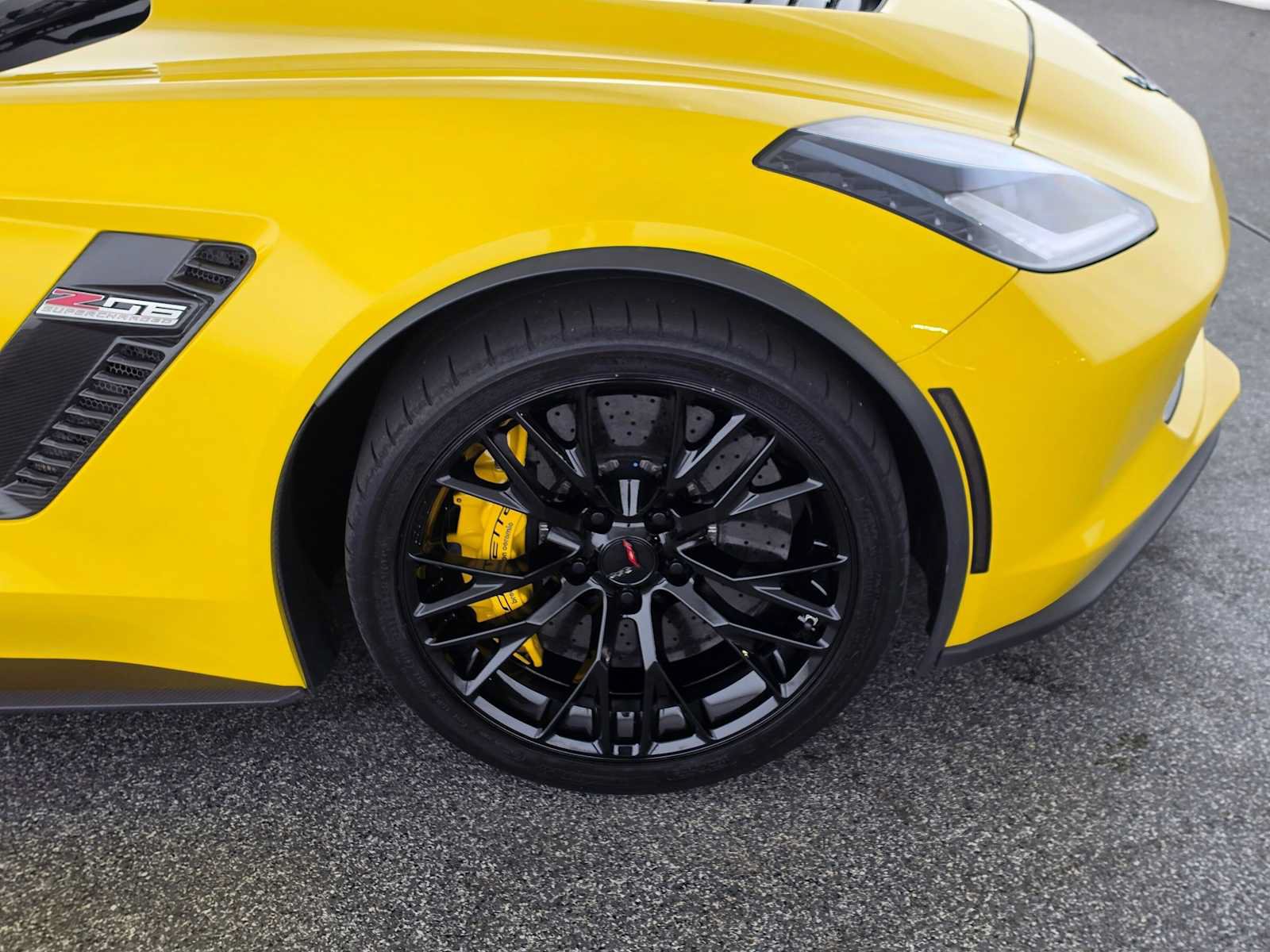 Used 2016 Chevrolet Corvette Z06 w/ 3LZ Preferred Equipment Group RWD image 9