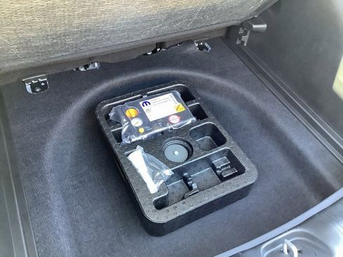 Used 2024 Jeep Compass Limited image 28