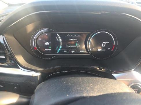 Used 2022 Kia Niro EX image 18