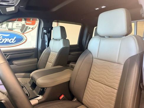 Used 2025 Chevrolet Silverado 2500 ZR2 w/ Technology Package AWD/4WD image 15
