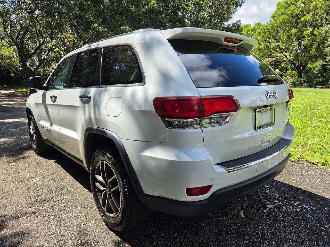 Used 2020 Jeep Grand Cherokee Limited w/ Luxury Group II RWD image 6