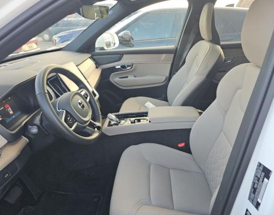 Used 2026 Volvo XC90 B6 Plus AWD/4WD image 2
