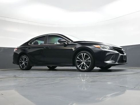 Used 2020 Toyota Camry SE image 29