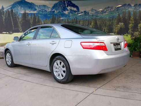 Used 2009 Toyota Camry XLE FWD image 4