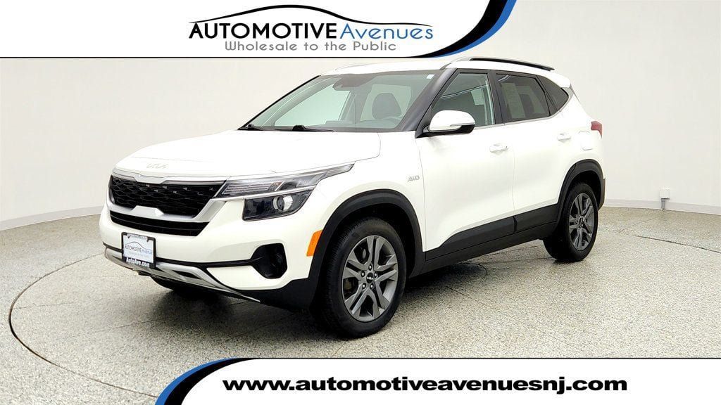 Used 2023 Kia Seltos S AWD/4WD image 1