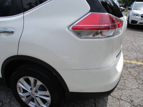 Used 2016 Nissan Rogue SV AWD/4WD image 16