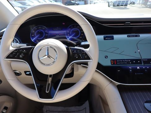 Used 2023 Mercedes-Benz EQS 580 4MATIC Sedan image 10