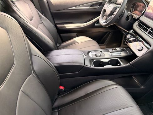 Certified 2026 INFINITI QX60 Luxe w/ Family Package FWD image 12