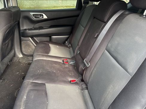 Used 2019 Nissan Pathfinder S image 12