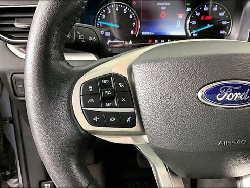 Used 2022 Ford Explorer XLT w/ Equipment Group 202A AWD/4WD image 10