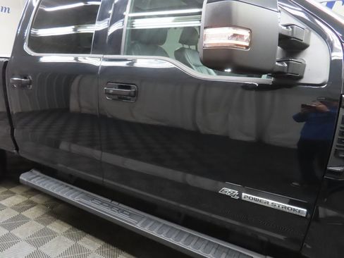 Used 2022 Ford F250 Lariat w/ Black Appearance Pkg AWD/4WD image 33
