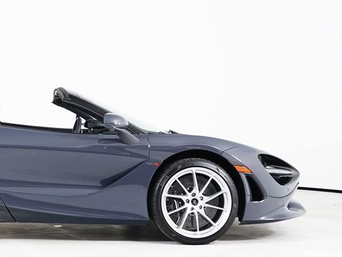 Used 2026 McLaren 750S Spider RWD image 16