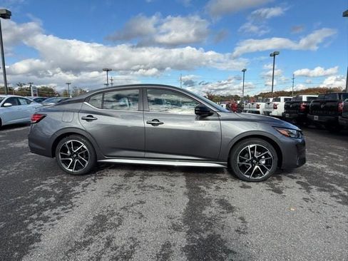 New 2025 Nissan Sentra SR w/ SR Premium Package image 4