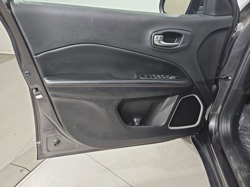 Used 2018 Jeep Compass Latitude w/ Popular Equipment Group image 11