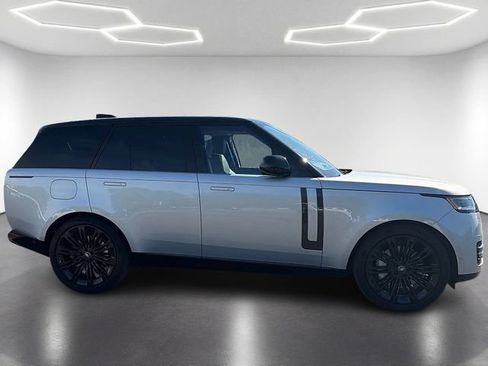 Used 2025 Land Rover Range Rover SE AWD/4WD image 4
