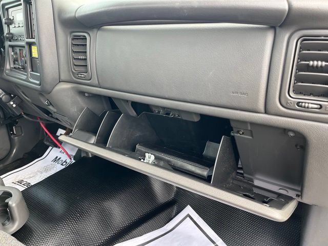 Used 2004 Chevrolet Silverado 2500 W/T RWD image 28