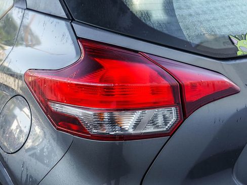 Used 2018 Nissan Kicks S image 7