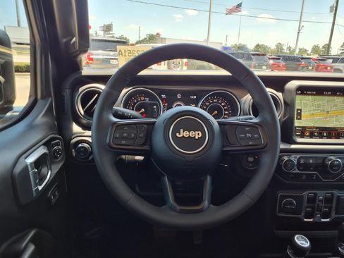 Used 2023 Jeep Gladiator Sport AWD/4WD image 17