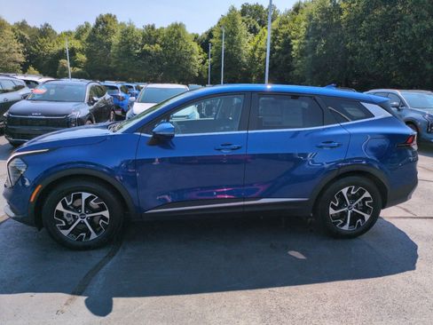 Used 2024 Kia Sportage EX FWD image 4