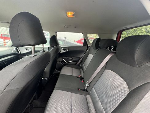 Used 2025 Kia Soul LX w/ LX Technology Package FWD image 23