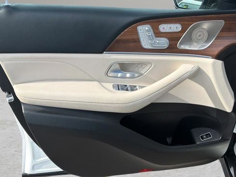 Used 2024 Mercedes-Benz GLS 450 4MATIC image 10