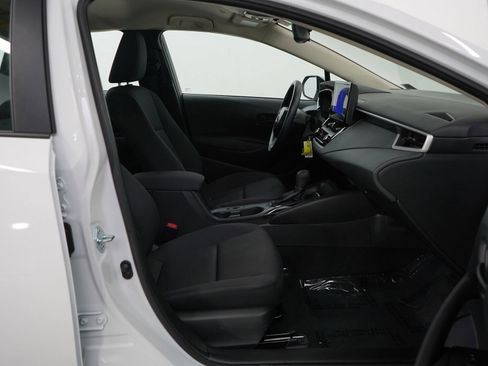 Used 2025 Toyota Corolla LE FWD image 12