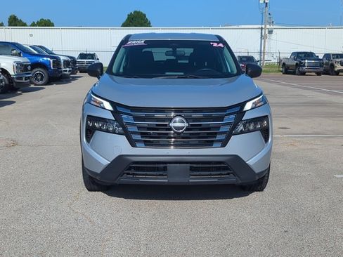 Used 2024 Nissan Rogue S AWD/4WD image 2