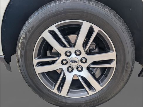 Used 2022 Ford Expedition XLT image 23