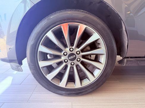 Used 2018 Lincoln Navigator Select w/ Technology Package RWD image 9