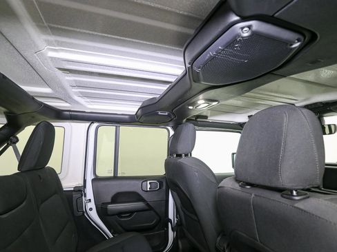 Used 2023 Jeep Wrangler Sahara image 24