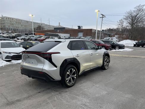 Used 2025 Toyota bZ4X AWD image 8