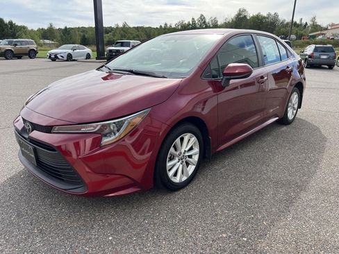 Used 2024 Toyota Corolla LE w/ LE Convenience Package FWD image 3