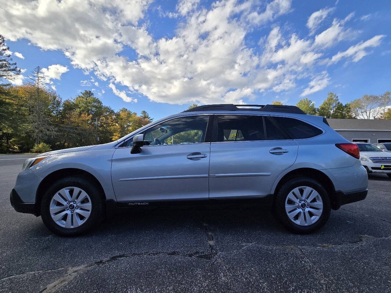 Used 2017 Subaru Outback 2.5i Premium AWD/4WD image 16