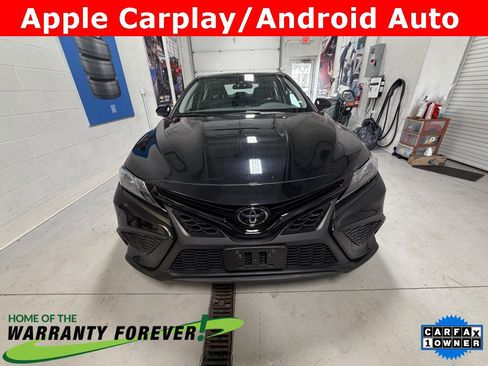 Used 2023 Toyota Camry SE image 3