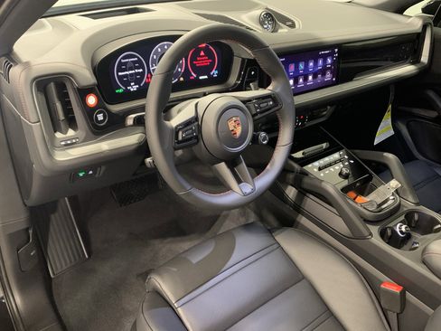 New 2026 Porsche Cayenne Coupe image 4