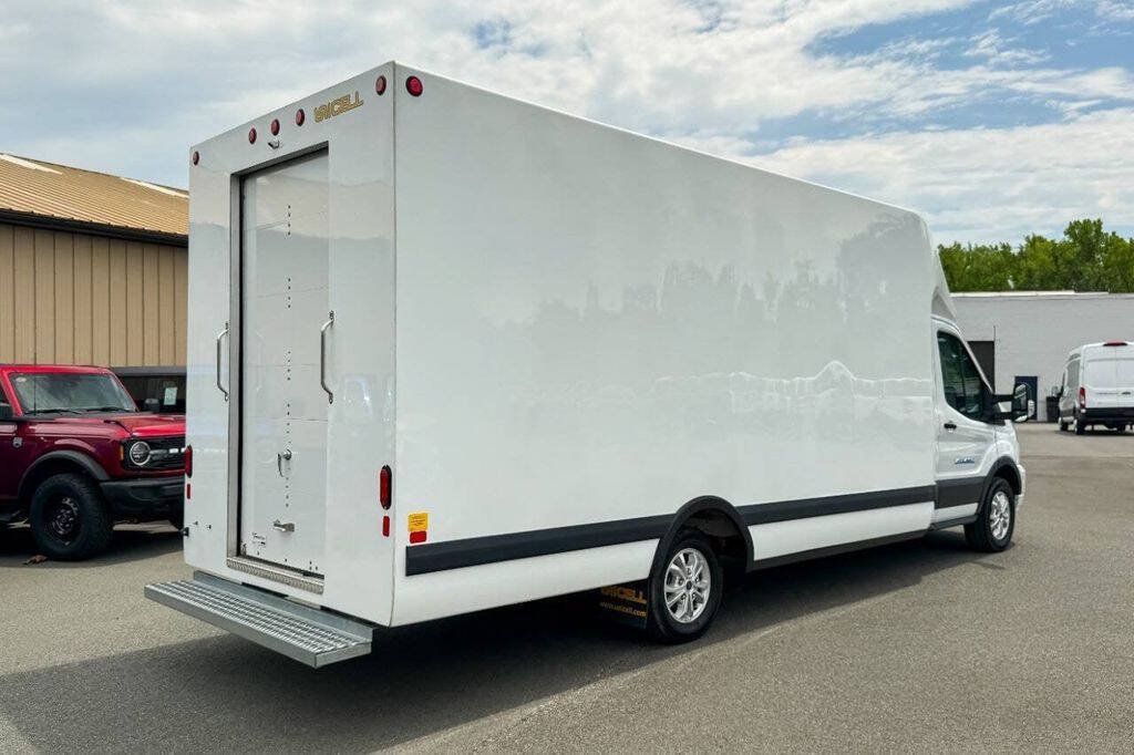 Used 2023 Ford E-Transit RWD image 3