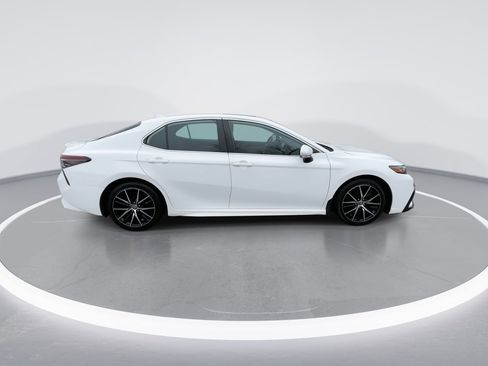 Used 2021 Toyota Camry SE w/ Cold Weather Package image 23