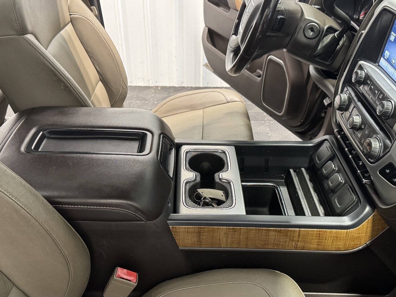 Used 2015 GMC Sierra 1500 SLT w/ SLT Preferred Package AWD/4WD image 19