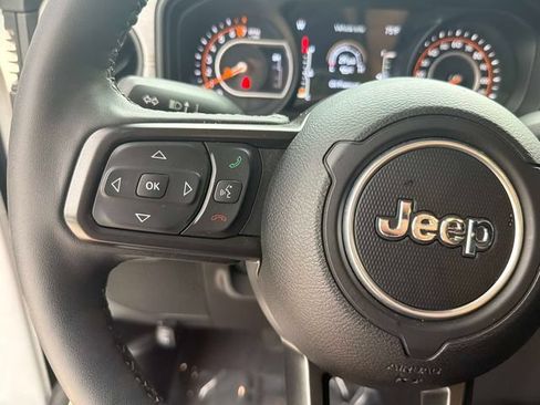 Used 2025 Jeep Gladiator Sport AWD/4WD image 30