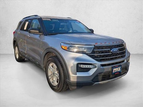 Used 2021 Ford Explorer XLT w/ Equipment Group 202A image 3