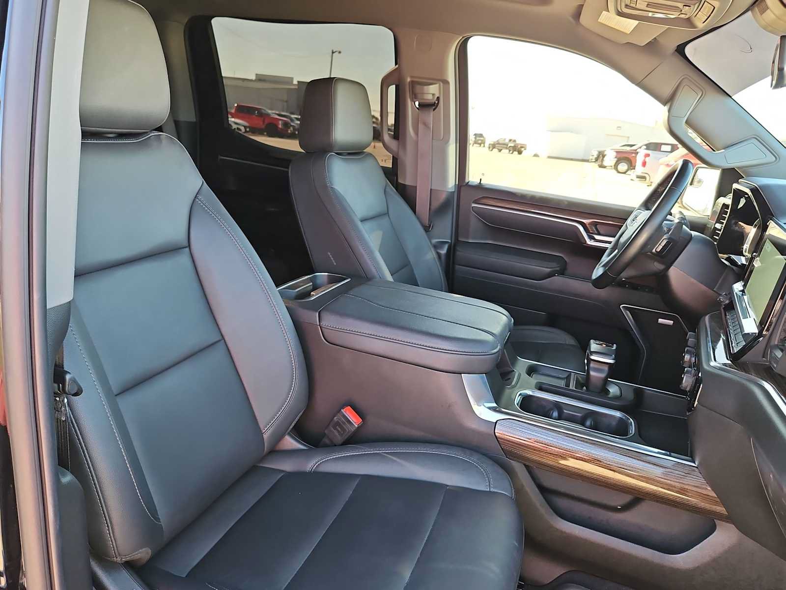 Used 2025 Chevrolet Silverado 1500 RST w/ Redline Edition AWD/4WD image 18