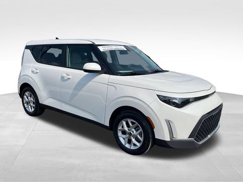 Used 2025 Kia Soul LX w/ LX Technology Package FWD image 7