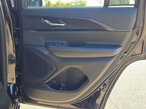 New 2025 Jeep Grand Cherokee Altitude image 13